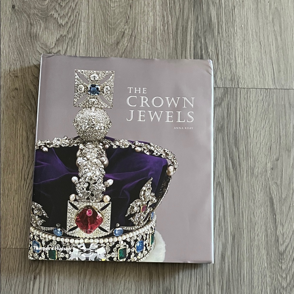Exquisite Purple and Silver Crown Jewel Necklace